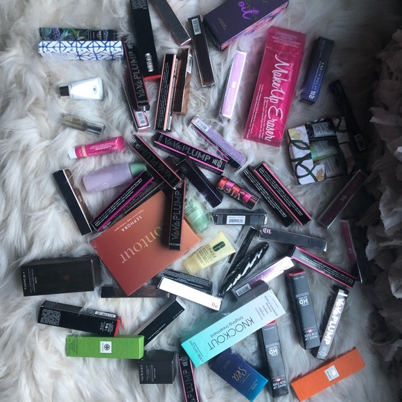 SMALL Makeup Mystery Box - Picture 2 of 2